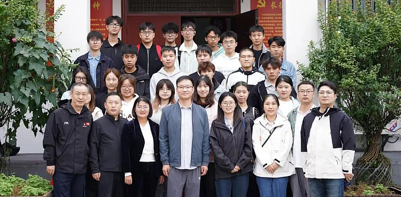 校企携手育英才 红色精神共传承——宁波轨道交通市域铁路公司工程师团队到访我校开展订单班授课与主题活动